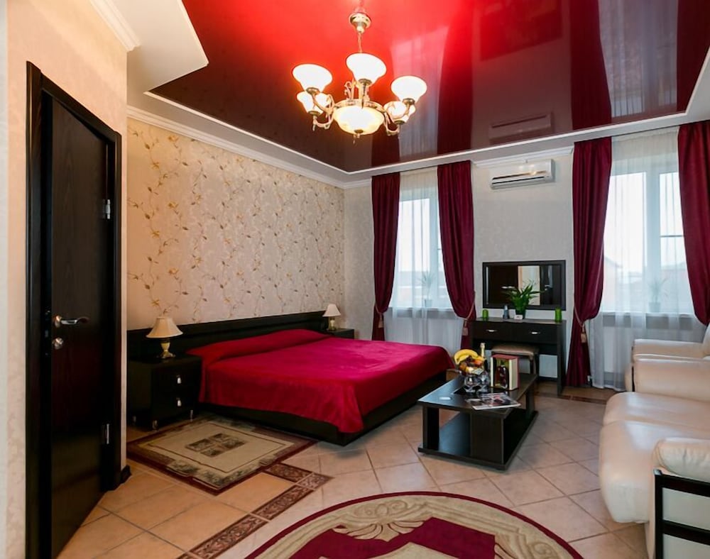Luxury Suite, 1 Bedroom, Refrigerator, Corner photo 1