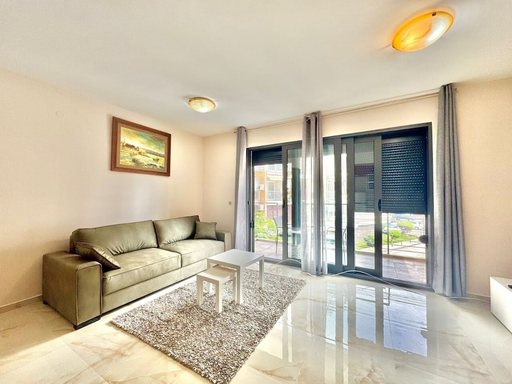 Comfort Apartment, Balcony, City View