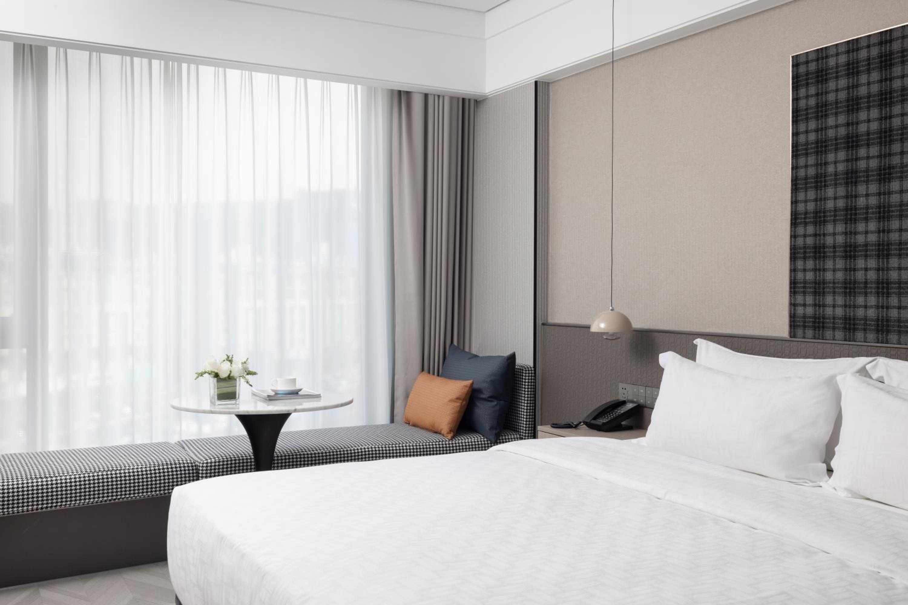 Deluxe King Room photo 3