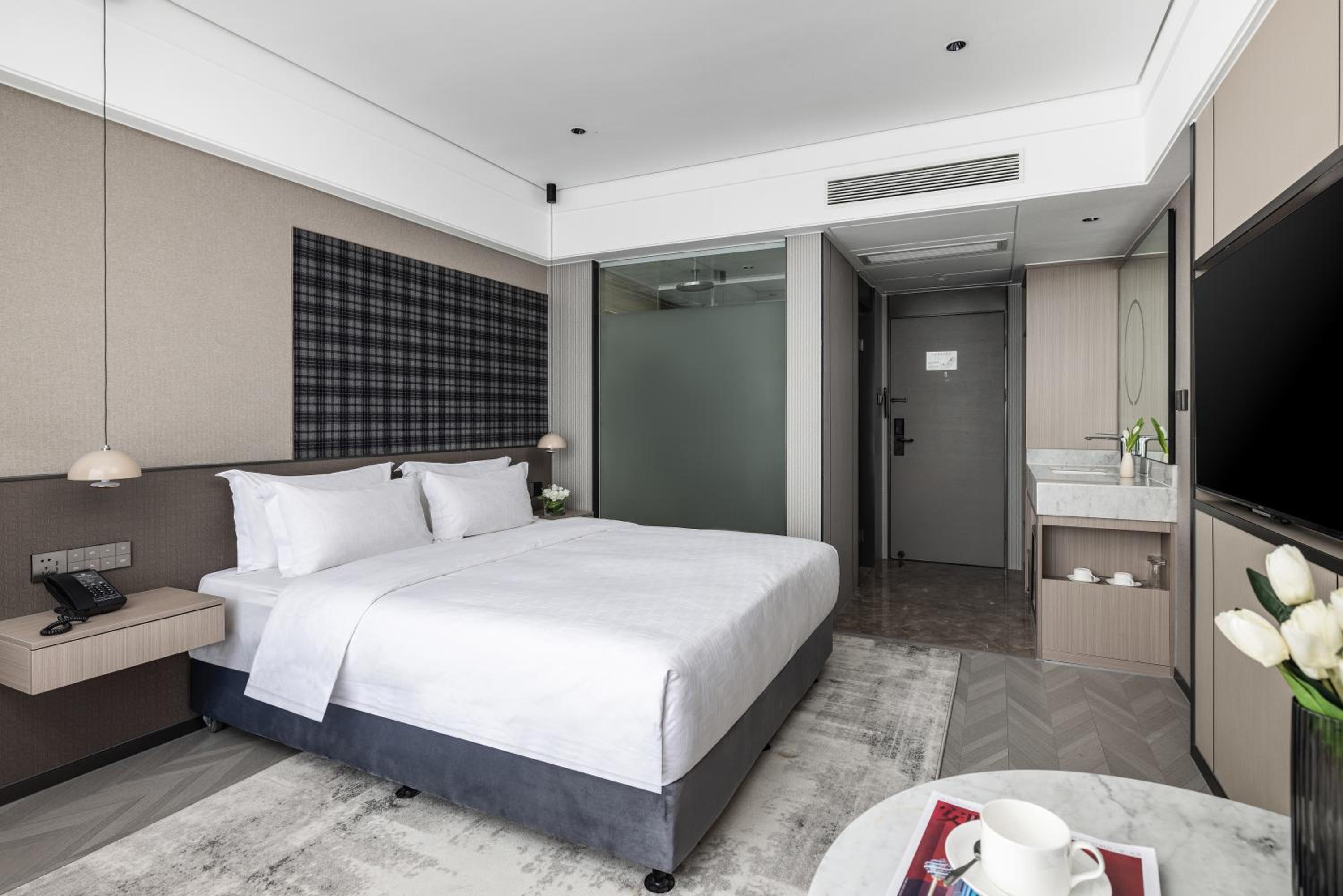 Deluxe King Room photo 2