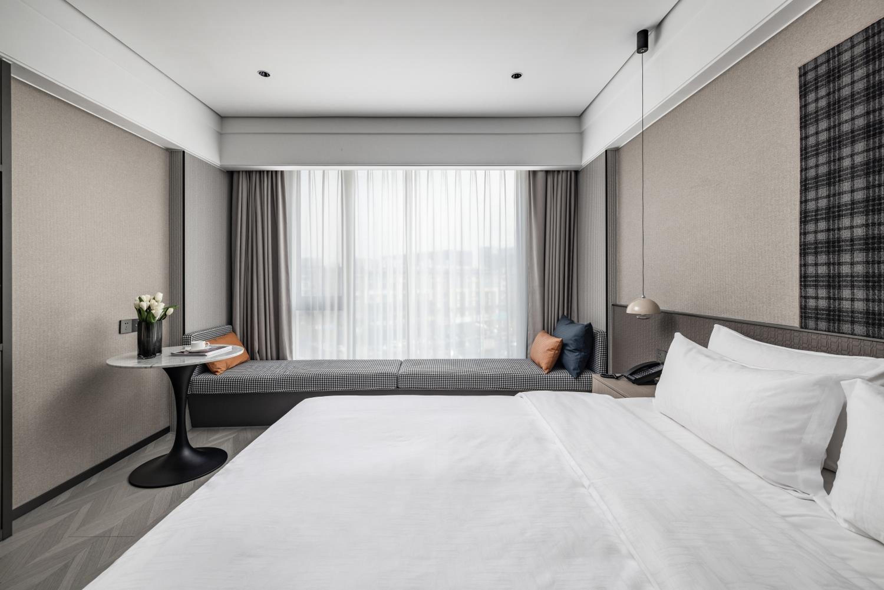 Deluxe King Room photo 1