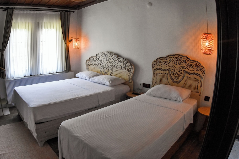 Comfort Triple Room, 1 Bedroom, Non Smoking, City View photo 1