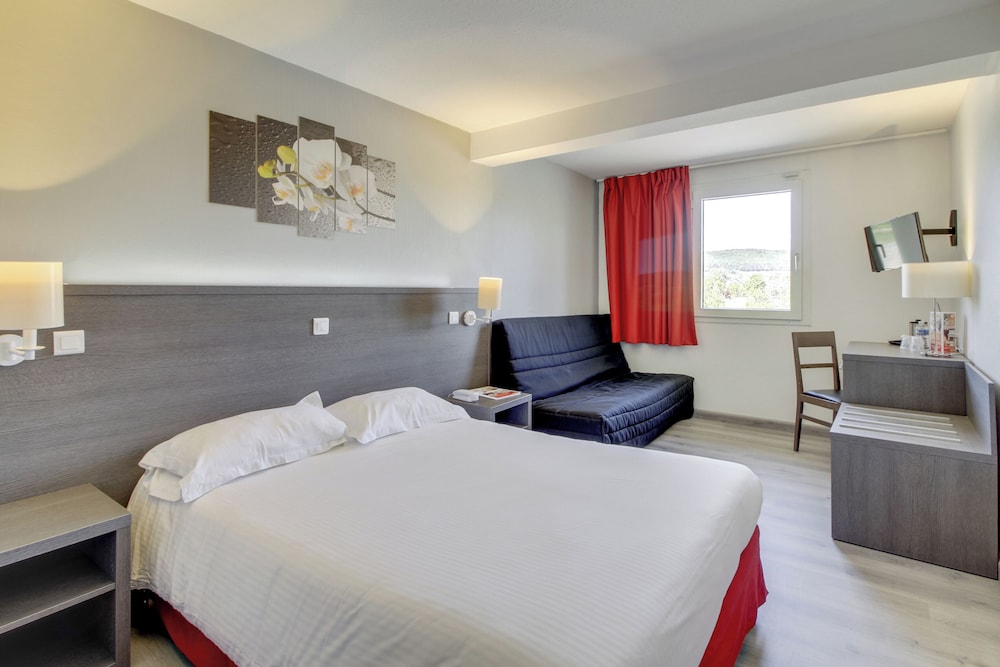 Standard Quadruple Room (1 double Bed + 1 double Sofa bed) photo 1