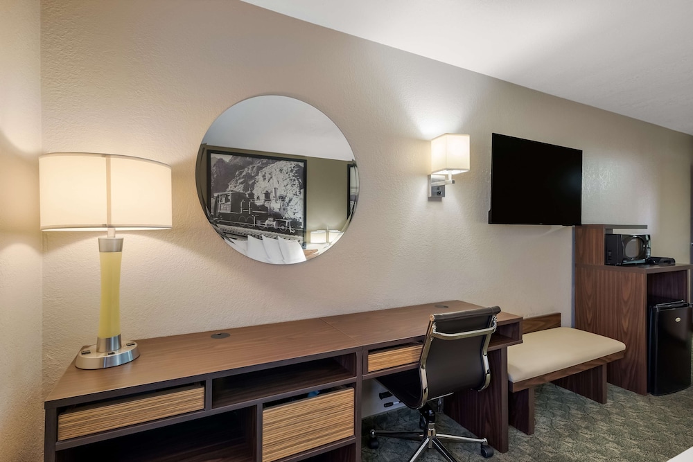 Suite, Multiple Beds, Non Smoking, Refrigerator & Microwave - Photo 5