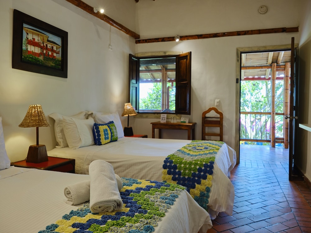 Deluxe Twin Room photo 3