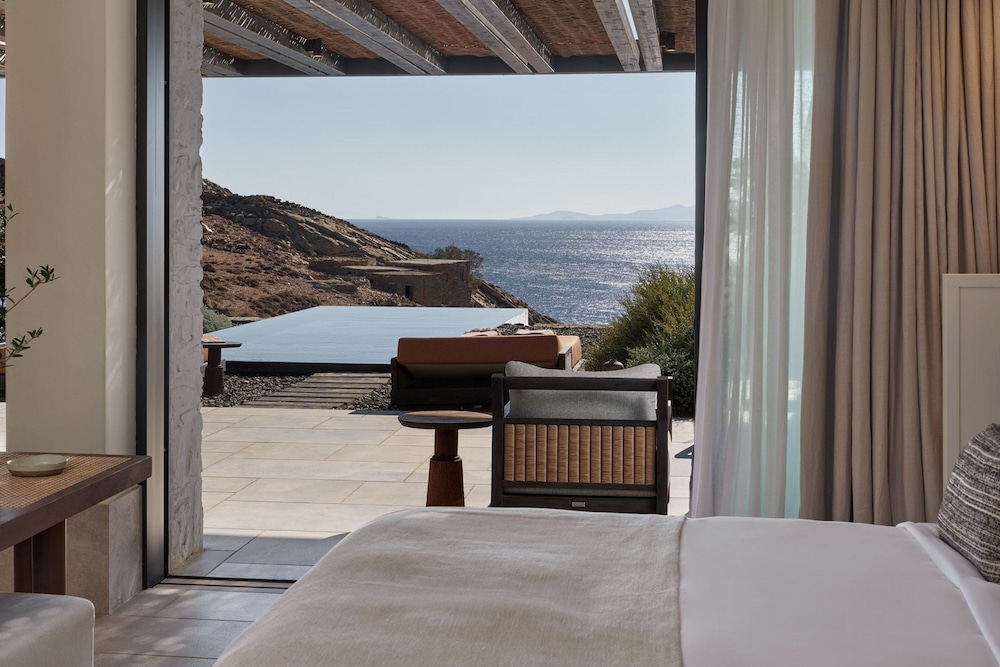 Grand Studio Suite, 2 Bedrooms, Sea View (Private Pool)