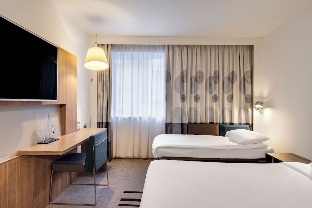 Suite, 1 Queen Bed with Sofa bed