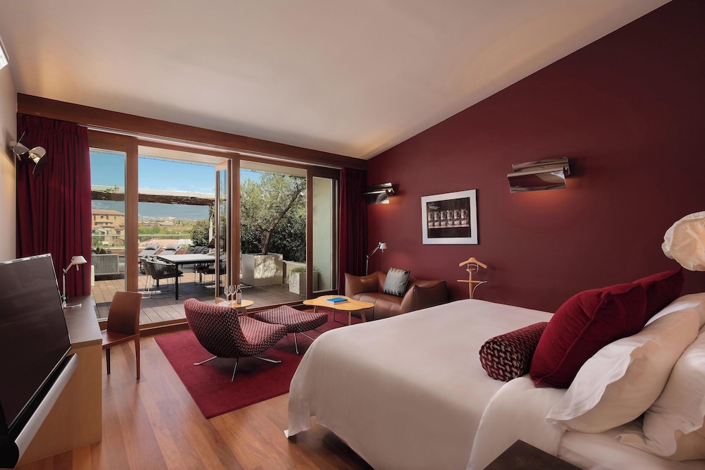 Premium Room, 1 King Bed, Terrace
