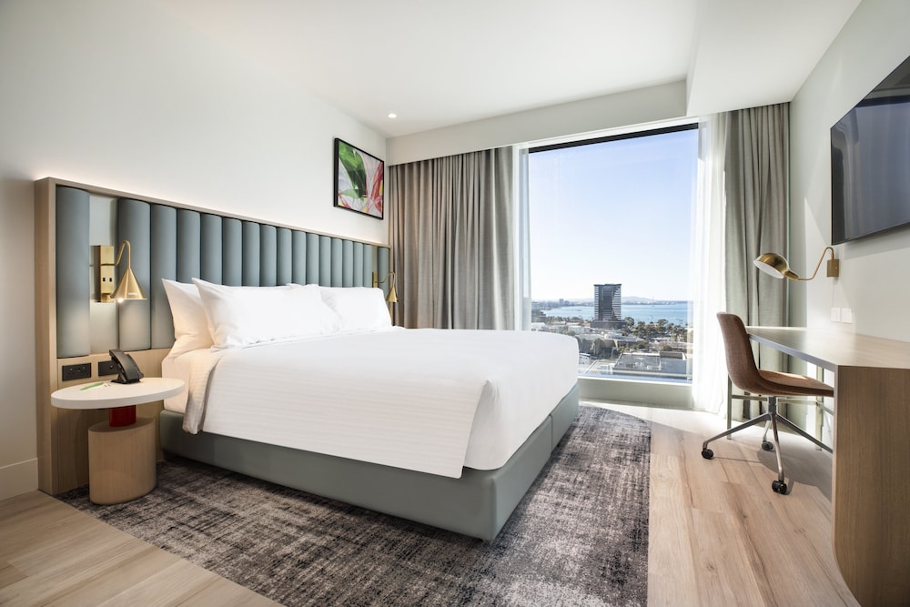 Suite, 1 King Bed, Kitchenette, Bay View (Dining) - Photo 4