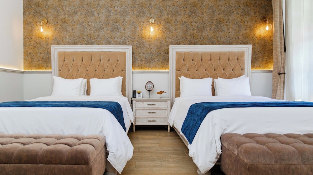 Grand Room, 2 Queen Beds, Balcony (Cathedral View) - Photo 6