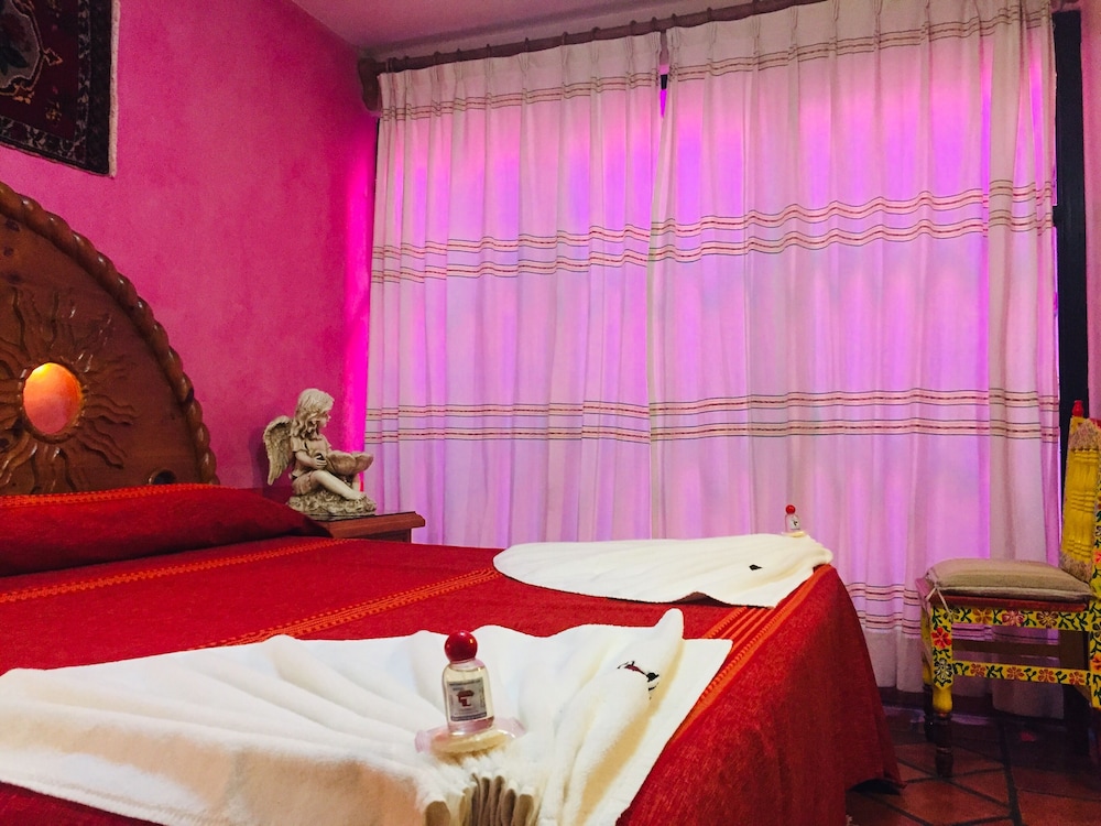Superior Room, 1 King Bed photo 3