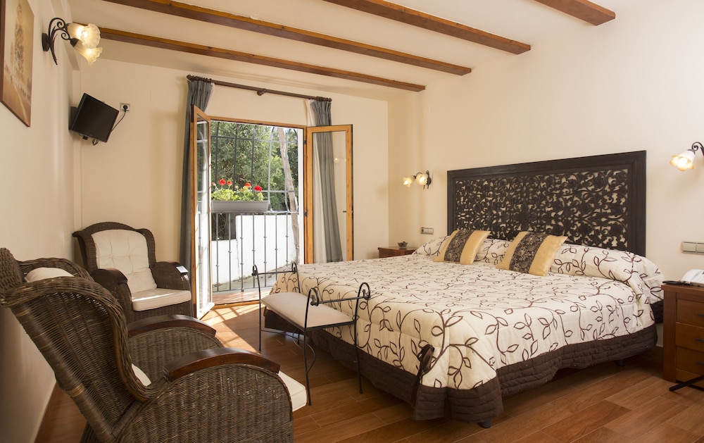 Standard Double Room, 1 King Bed - Photo 2