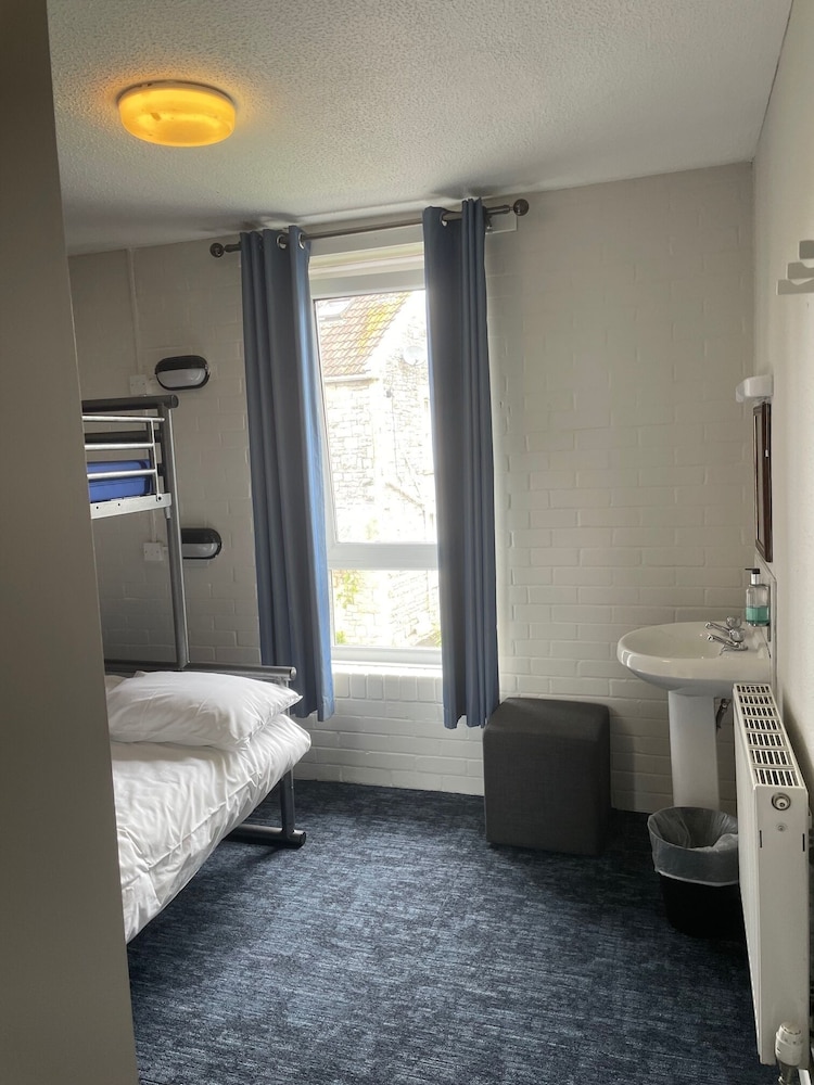 Room (3 Bed Private) photo 1