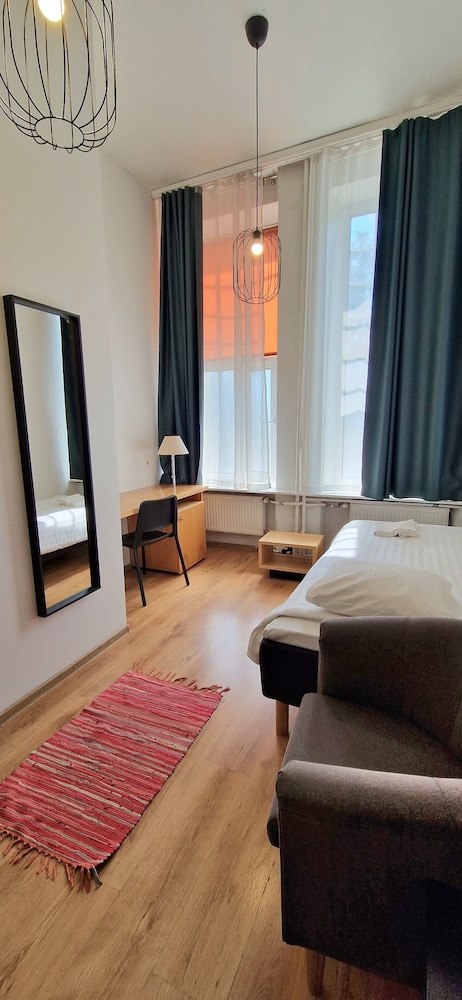 Single Ensuite Room With Private Bathroom photo 1