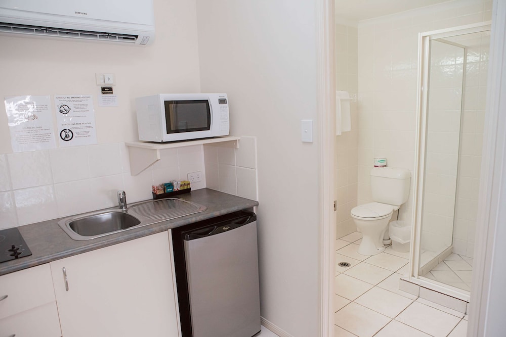 Deluxe Room, Multiple Beds, Non Smoking, Kitchenette photo 2