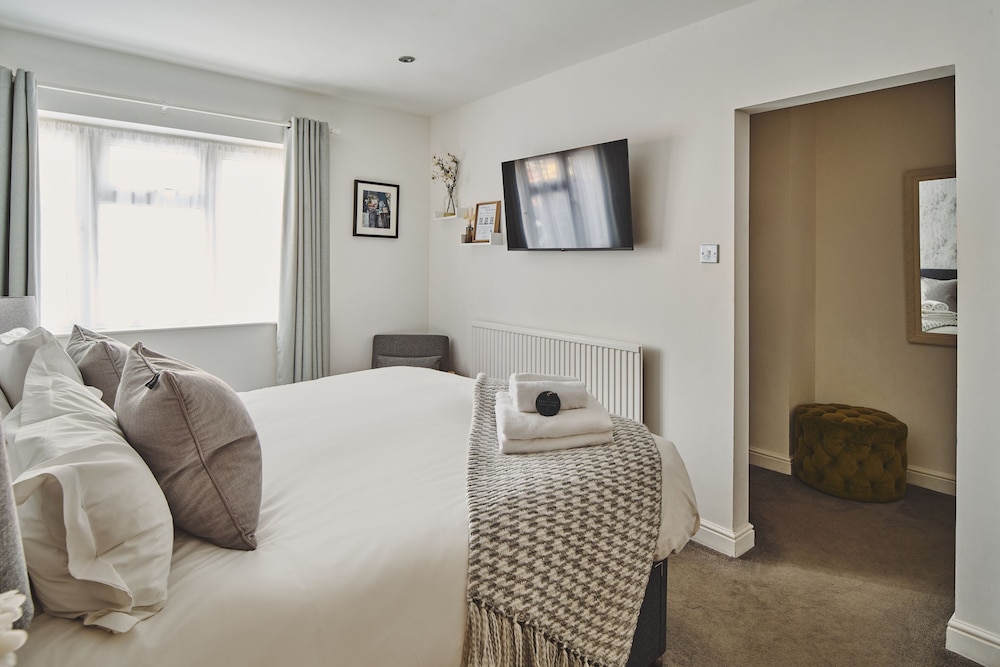 Superior Double or Twin Room, Ensuite (Ground Floor) photo 1