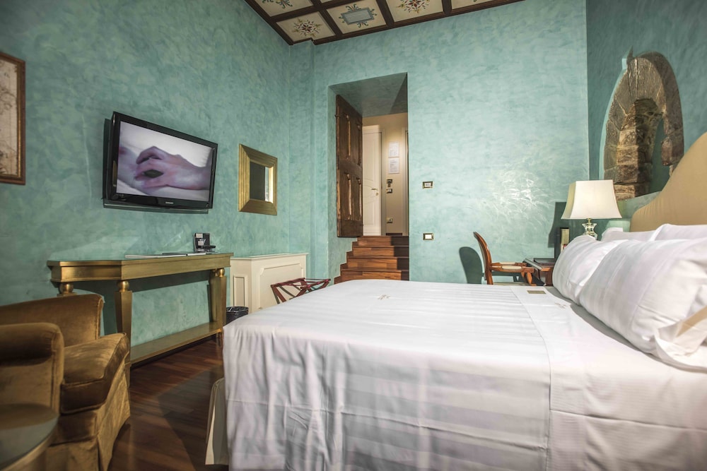 Deluxe Room (Tower with Jacuzzi)