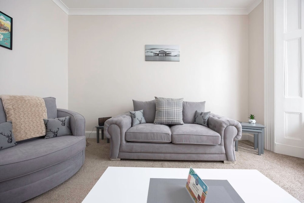 Apartment photo 2