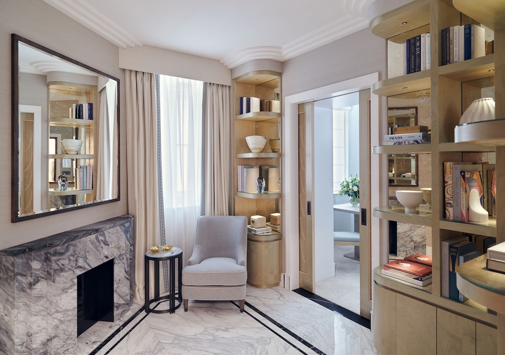 Deluxe Junior Suite photo 3