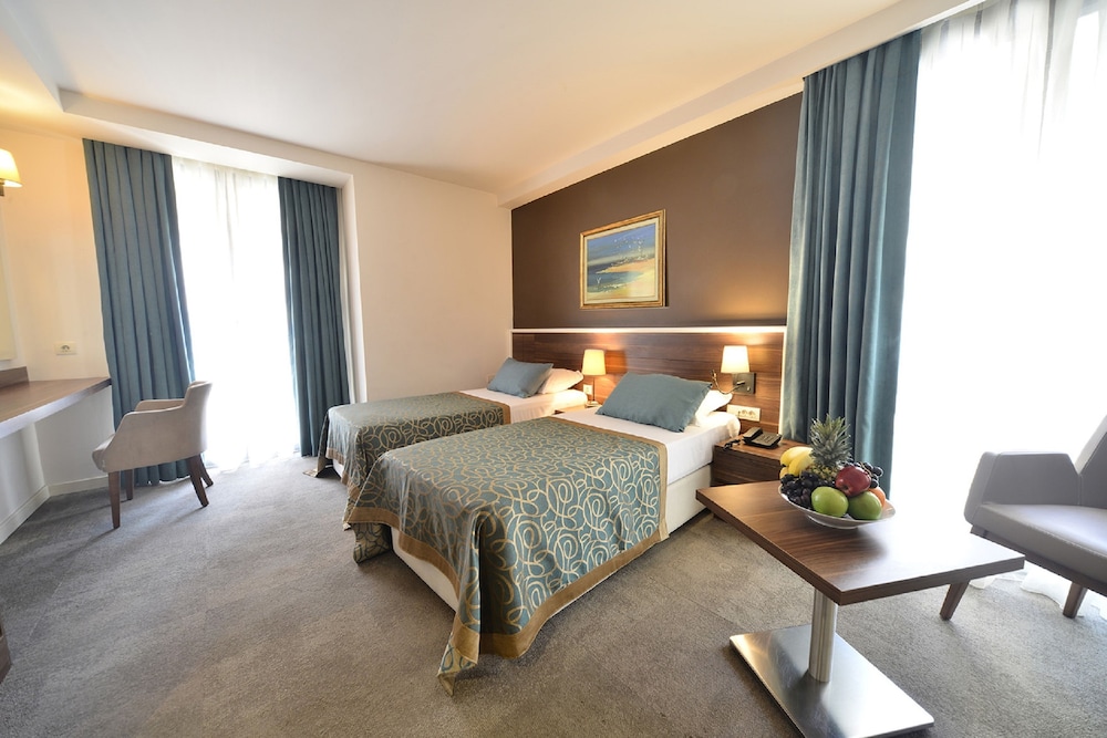 Deluxe Triple Room photo 3