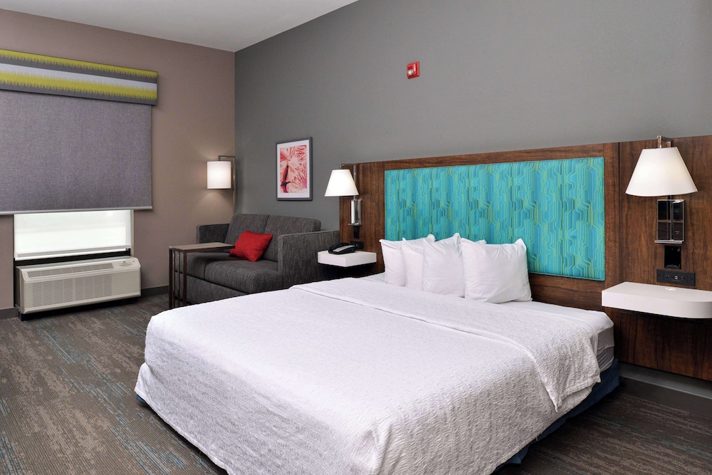 Studio, One King Bed, Accessible - Photo 6