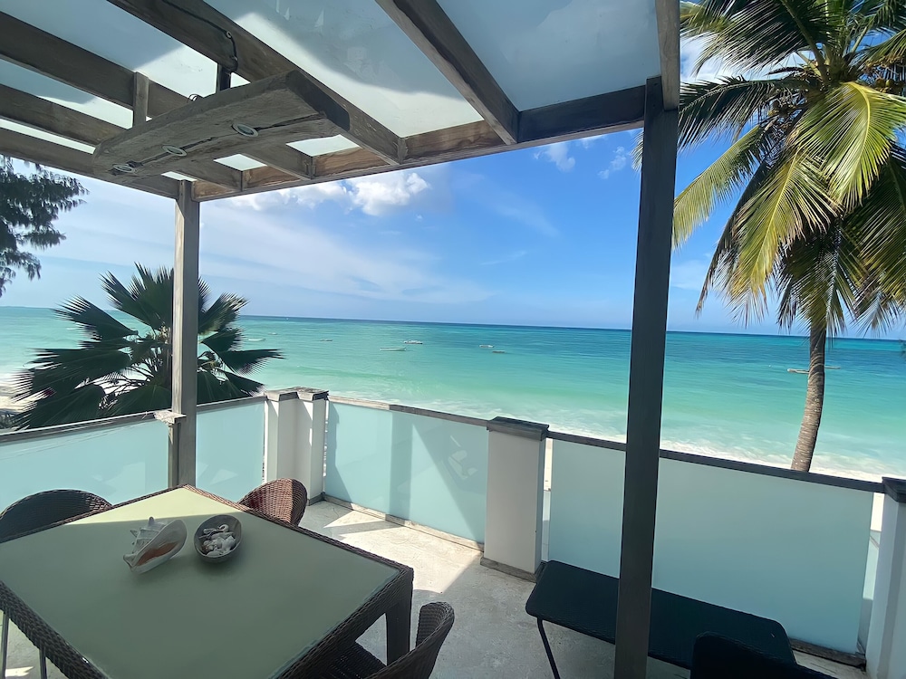 Junior Suite, 1 King Bed, Ocean View (Mbili) photo 2