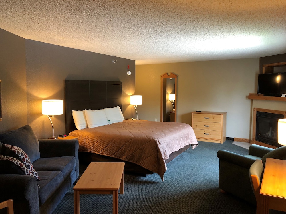 Grand Suite, 1 King Bed, Non Smoking photo 1