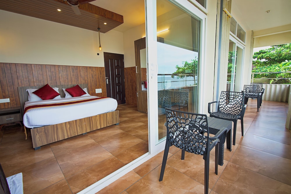 First Floor -Sea View Deluxe Room photo 3
