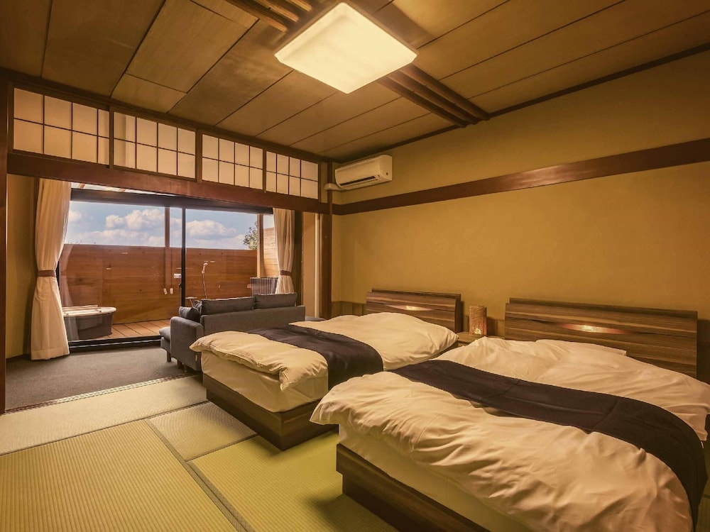Superior Japanese Modern Room of 10 Tatami-mats with Open-air Bath (No View), Non-Smoking photo 1