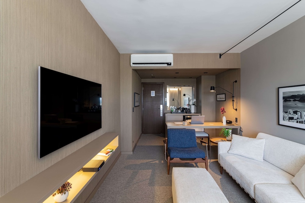 Suite, 1 King Bed photo 2