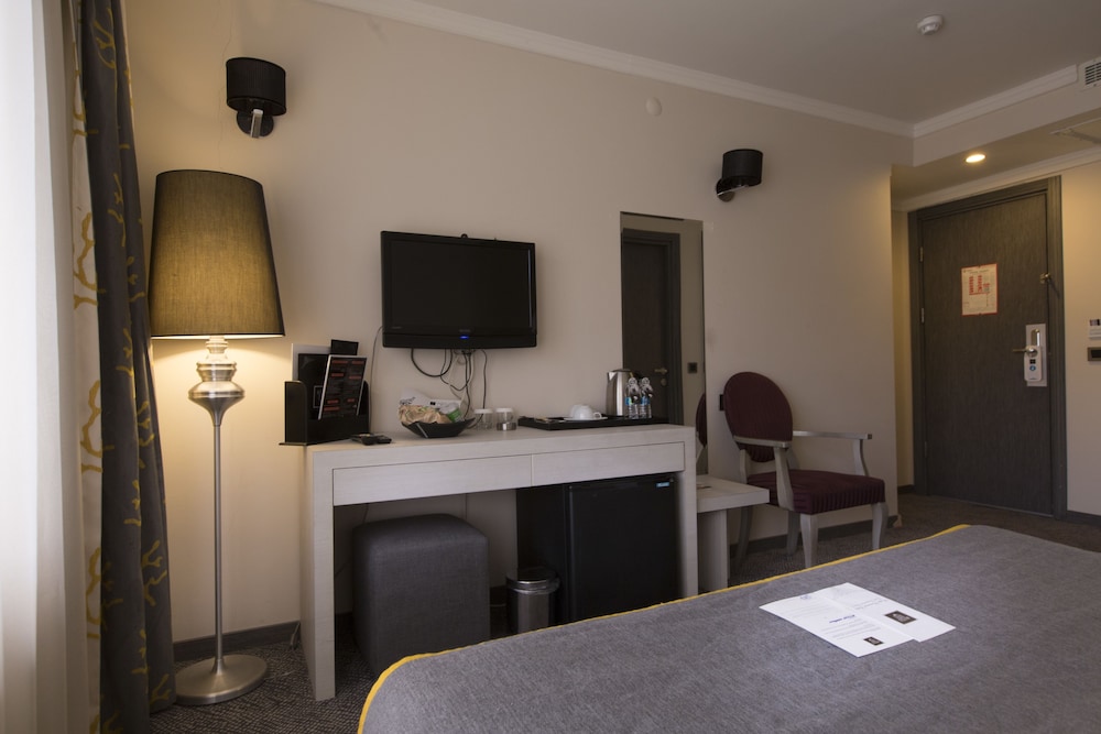 Economy Double Room, 1 Bedroom, Smoking photo 2