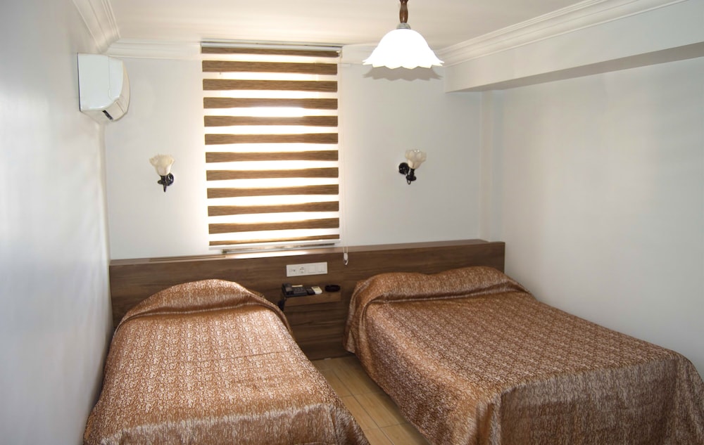 Economy Triple Room