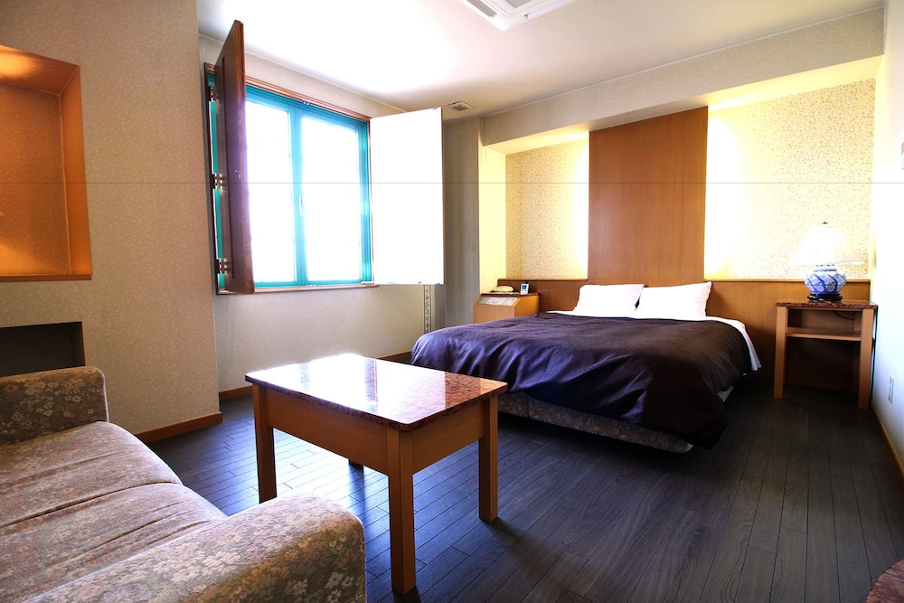 Double Room (Queen Size Bed) photo 3