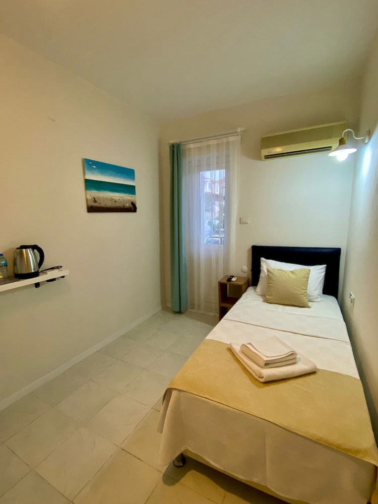 Basic Single Room photo 3