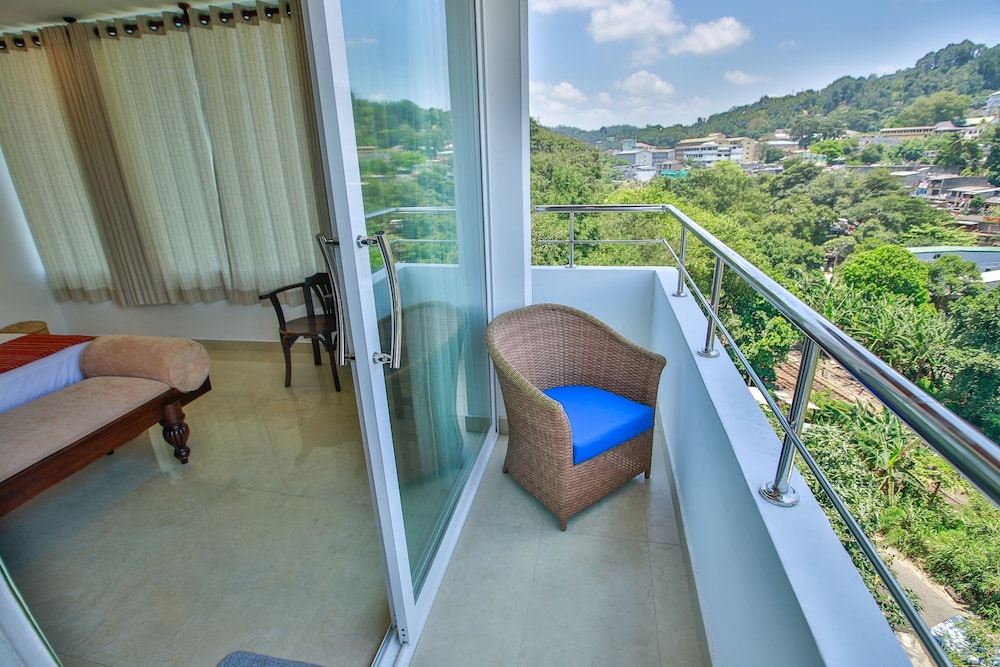 King Room with Mountain View photo 1