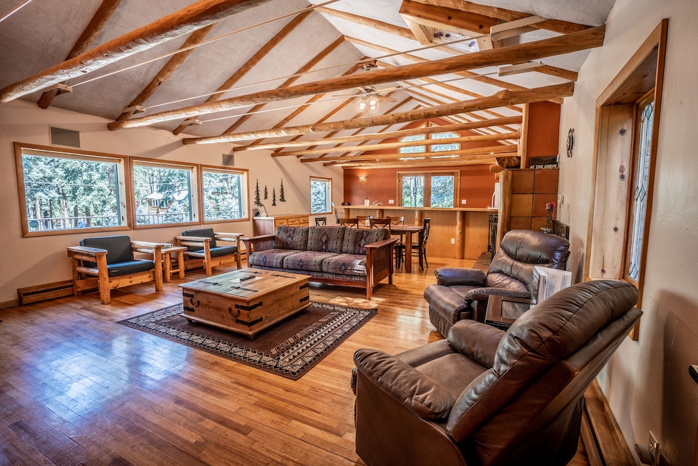 Family House, 3 Bedrooms, River View, Mountainside photo 3
