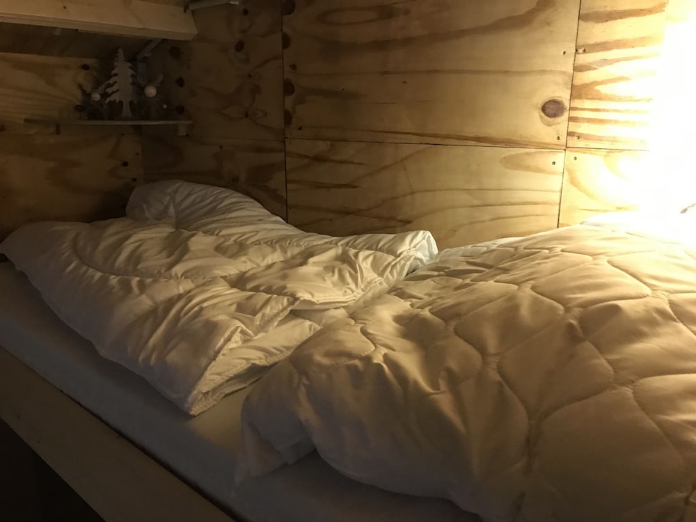 Quadruple Room, Shared Bathroom (Cabin Canada) photo 1
