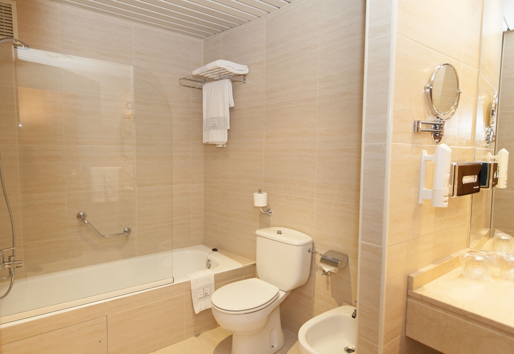 Single Room - Photo 10
