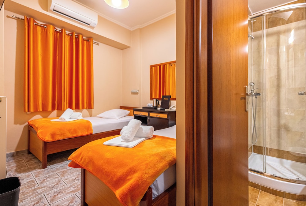 Double or Twin Room - Photo 11