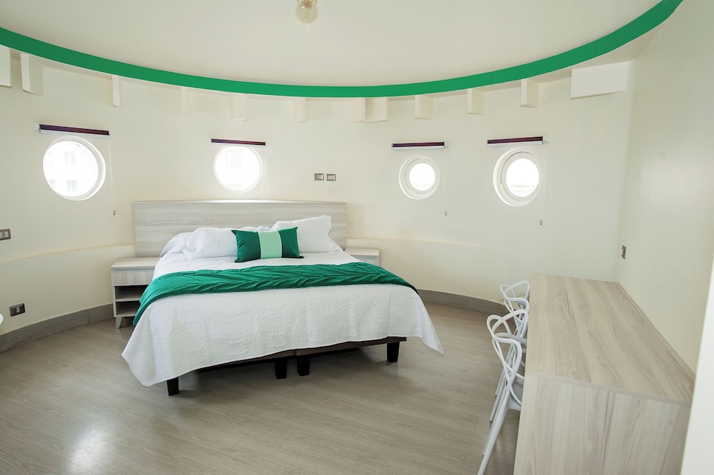 Deluxe Double Room, 1 King Bed, Balcony photo 2