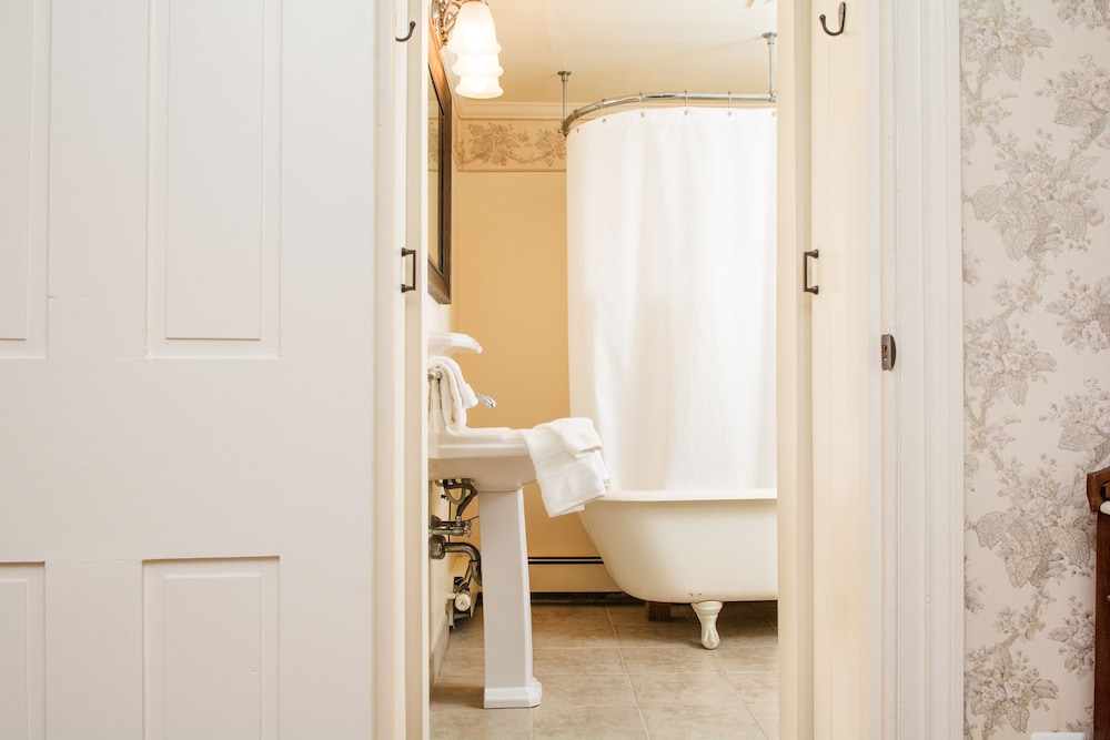 Room, Private Bathroom (#6 Absecon Room) photo 2