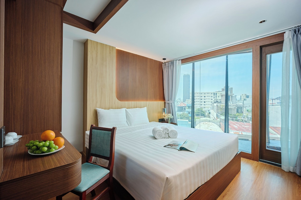 Deluxe Twin Room, City View