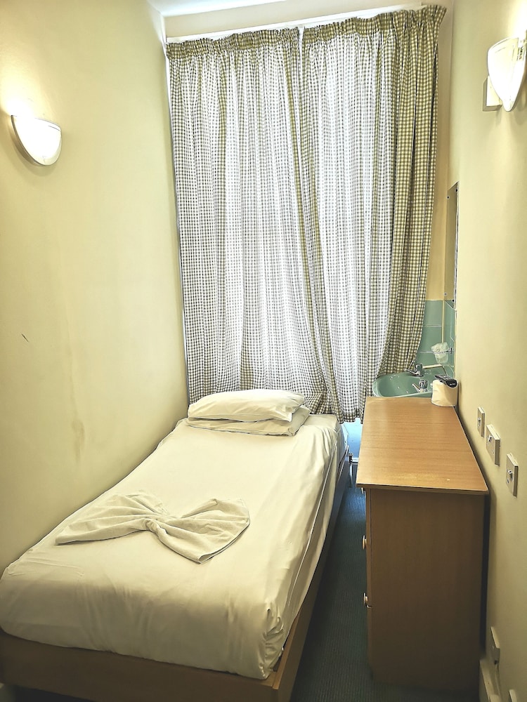 Standard Single Room, Shared Bathroom photo 2