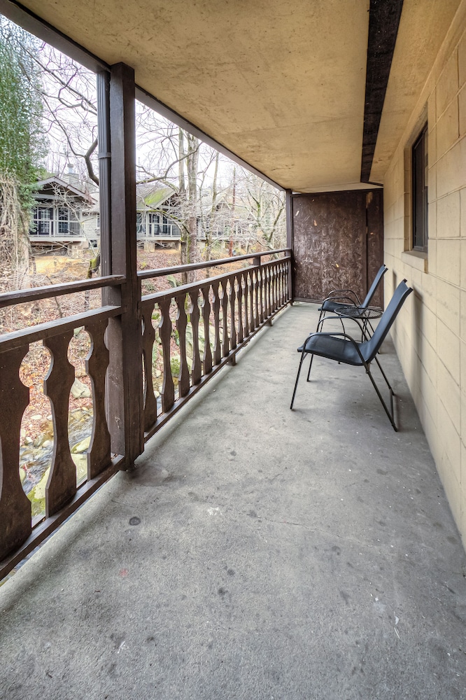 Standard Room, 2 Queen Beds (Creekside) - Photo 2
