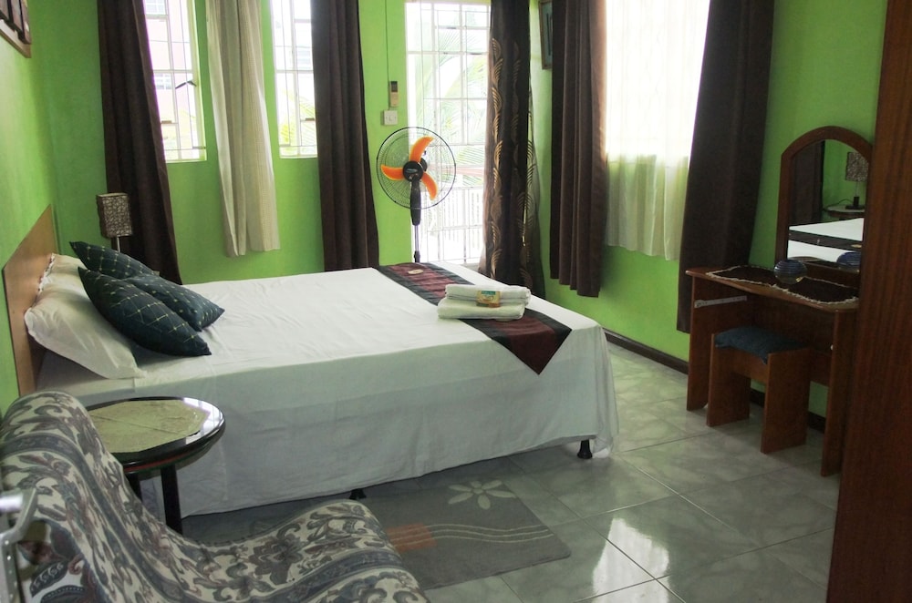 Honeymoon Suite, 1 King Bed, Balcony, Pool View photo 1