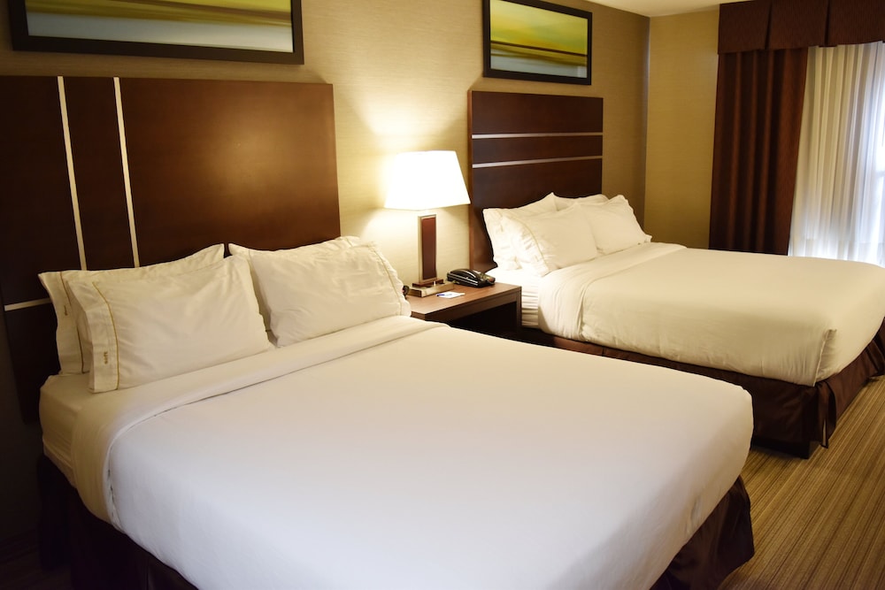 Suite, 2 Queen Beds, Accessible Bathtub (Communications, Mobility) photo 1