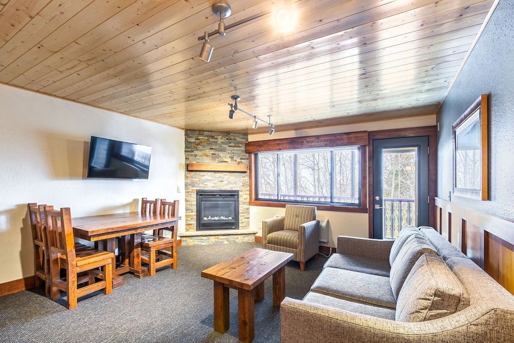 Superior Condo, 1 Bedroom, Fireplace, Mountain View