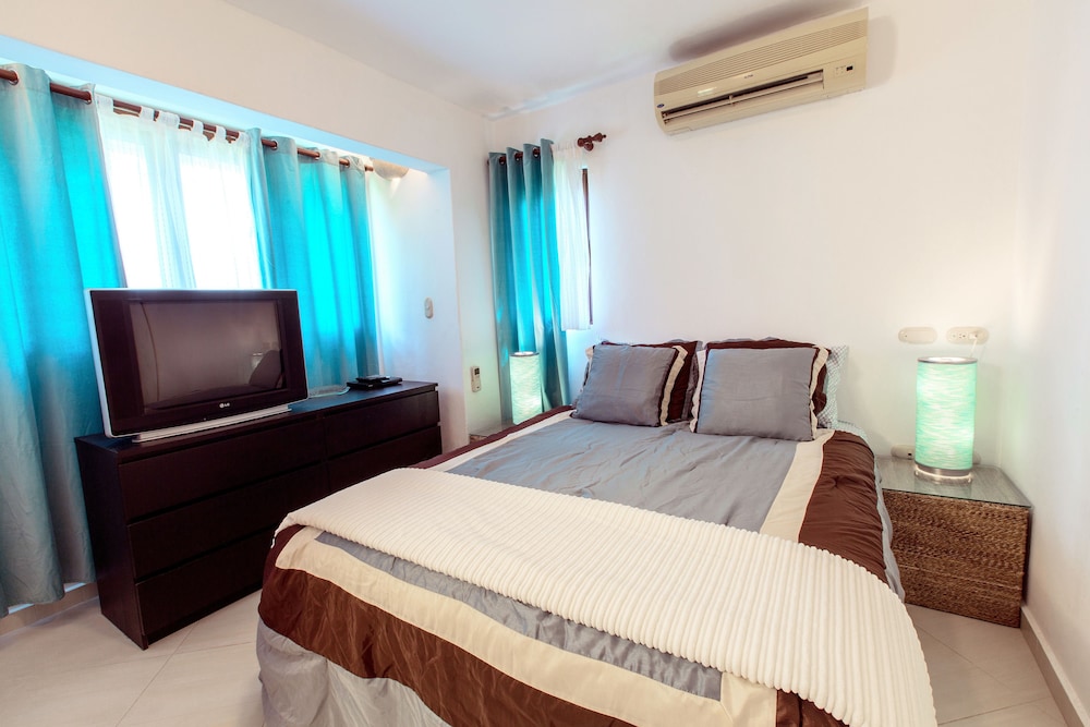 Deluxe Villa, 2 Bedrooms, Partial Ocean View, Beachside photo 2