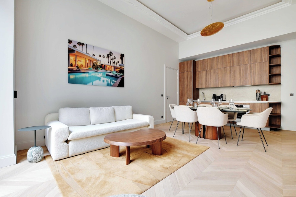 Apartment photo 2