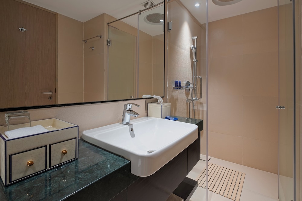 Deluxe Room Twin Beds with Balcony - Photo 2